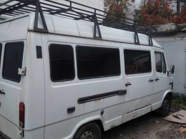 Белый Мерседес Т-мод, объемом двигателя 2.9 л и пробегом 300 тыс. км за 2500 $, фото 1 на Automoto.ua