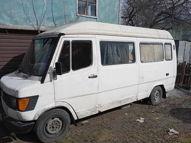 Белый Мерседес Т-мод, объемом двигателя 2.9 л и пробегом 500 тыс. км за 1500 $, фото 1 на Automoto.ua