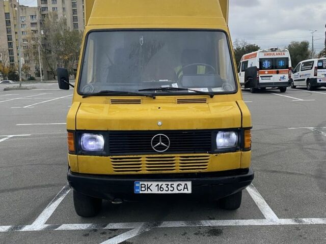 Желтый Мерседес Т-мод, объемом двигателя 2.3 л и пробегом 457 тыс. км за 1900 $, фото 1 на Automoto.ua
