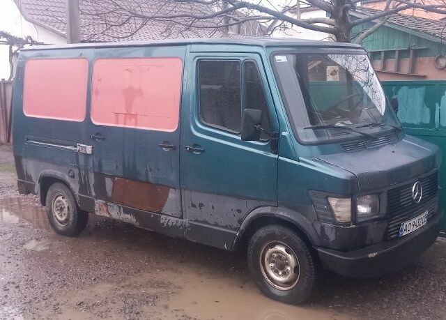 Зеленый Мерседес Т-мод, объемом двигателя 2.4 л и пробегом 500 тыс. км за 2100 $, фото 1 на Automoto.ua
