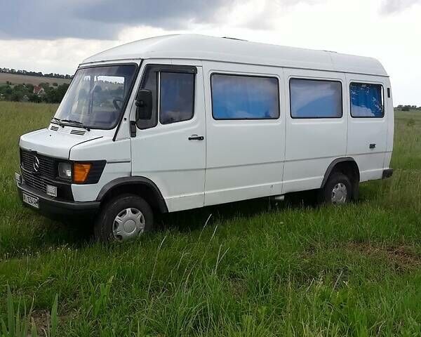 Білий Мерседес T1 310 пасс, об'ємом двигуна 2.9 л та пробігом 300 тис. км за 2700 $, фото 1 на Automoto.ua