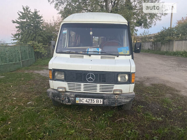 Белый Мерседес T1 410 пасс, объемом двигателя 2.9 л и пробегом 638 тыс. км за 3500 $, фото 1 на Automoto.ua