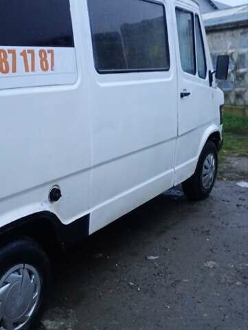 Белый Мерседес T1, объемом двигателя 2.3 л и пробегом 550 тыс. км за 2550 $, фото 1 на Automoto.ua