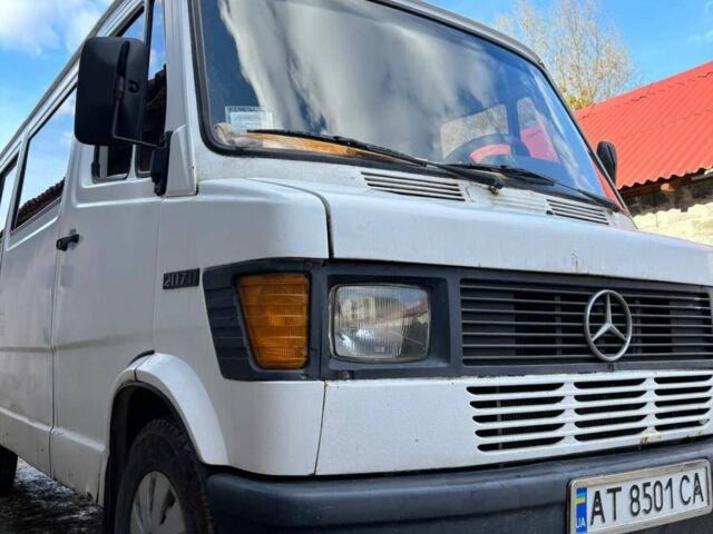 Белый Мерседес T1, объемом двигателя 2.4 л и пробегом 520 тыс. км за 4000 $, фото 1 на Automoto.ua