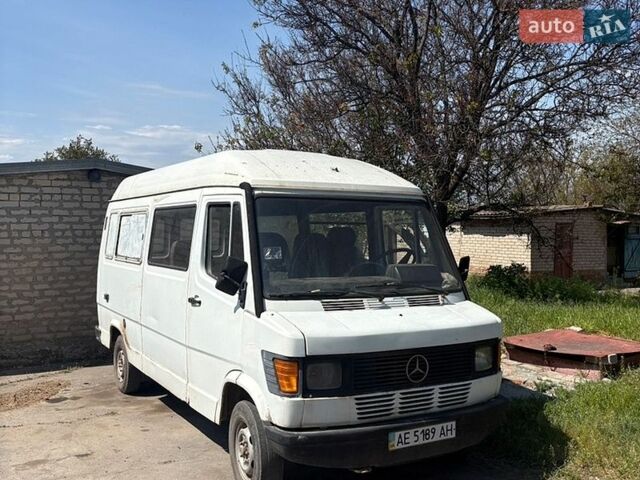 Белый Мерседес T1, объемом двигателя 2.3 л и пробегом 500 тыс. км за 1800 $, фото 1 на Automoto.ua