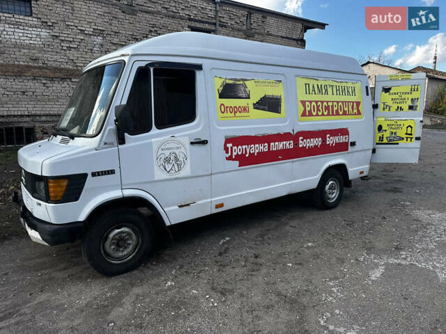 Белый Мерседес T1, объемом двигателя 2.87 л и пробегом 500 тыс. км за 2900 $, фото 1 на Automoto.ua