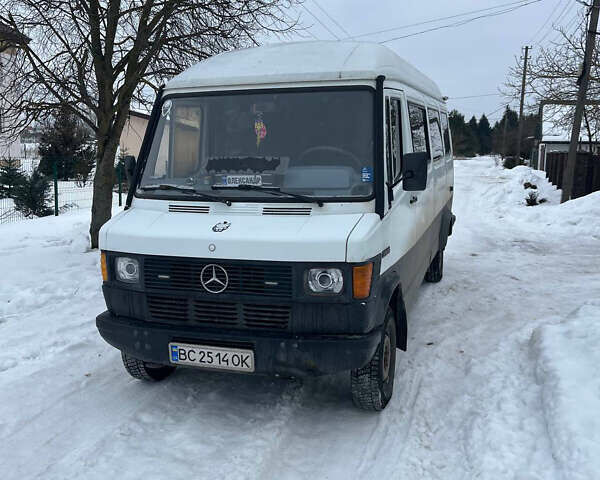 Белый Мерседес T1, объемом двигателя 0 л и пробегом 500 тыс. км за 4650 $, фото 1 на Automoto.ua