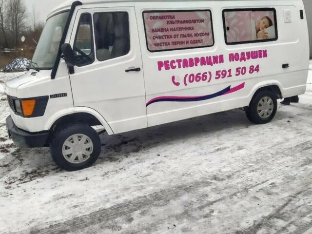 Белый Мерседес T1, объемом двигателя 2.3 л и пробегом 300 тыс. км за 3562 $, фото 1 на Automoto.ua