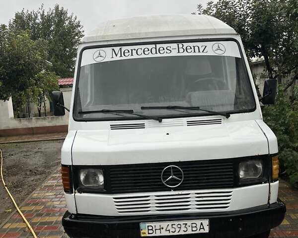 Білий Мерседес T1, об'ємом двигуна 2.9 л та пробігом 433 тис. км за 3600 $, фото 1 на Automoto.ua
