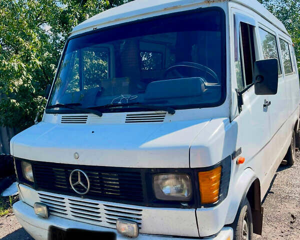 Белый Мерседес T1, объемом двигателя 2.3 л и пробегом 700 тыс. км за 3500 $, фото 1 на Automoto.ua