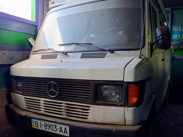 Белый Мерседес T1, объемом двигателя 2.3 л и пробегом 300 тыс. км за 1999 $, фото 1 на Automoto.ua