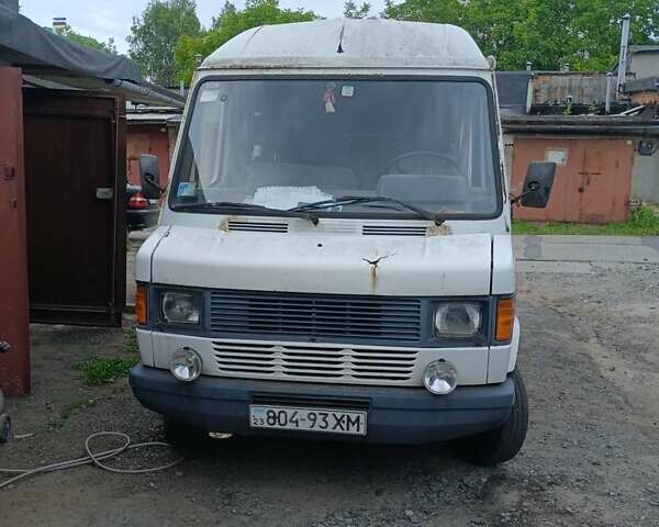 Белый Мерседес T1, объемом двигателя 2.8 л и пробегом 370 тыс. км за 2300 $, фото 1 на Automoto.ua