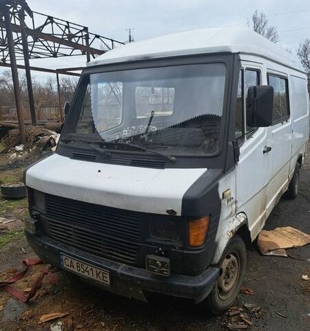 Белый Мерседес T1, объемом двигателя 2.3 л и пробегом 500 тыс. км за 1200 $, фото 1 на Automoto.ua
