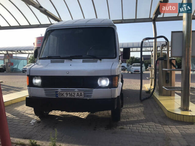 Белый Мерседес T1, объемом двигателя 2.87 л и пробегом 600 тыс. км за 3500 $, фото 1 на Automoto.ua