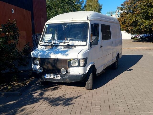 Білий Мерседес T1, об'ємом двигуна 2.3 л та пробігом 693 тис. км за 2200 $, фото 1 на Automoto.ua