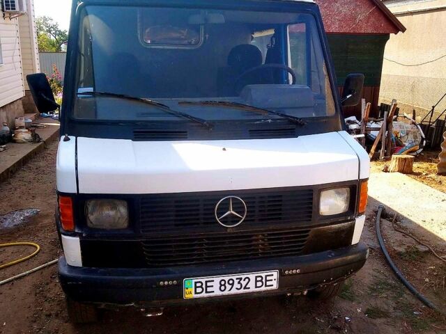 Белый Мерседес T1, объемом двигателя 2.3 л и пробегом 500 тыс. км за 2000 $, фото 1 на Automoto.ua