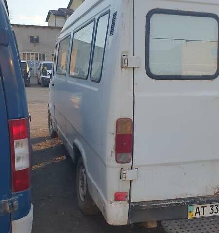 Белый Мерседес T1, объемом двигателя 2.3 л и пробегом 300 тыс. км за 2800 $, фото 1 на Automoto.ua