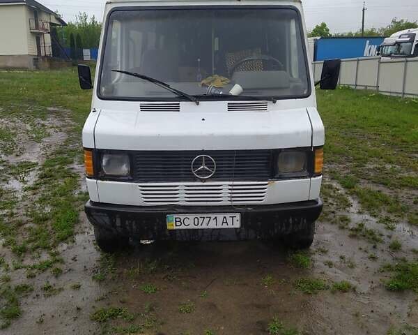 Белый Мерседес T1, объемом двигателя 2.9 л и пробегом 752 тыс. км за 2800 $, фото 1 на Automoto.ua