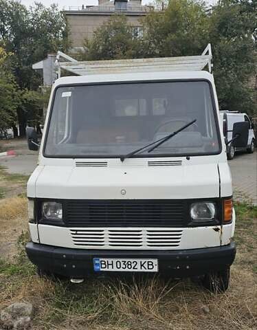 Белый Мерседес T1, объемом двигателя 2.3 л и пробегом 462 тыс. км за 3000 $, фото 1 на Automoto.ua