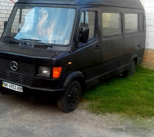 Черный Мерседес T1, объемом двигателя 2.9 л и пробегом 44 тыс. км за 2000 $, фото 1 на Automoto.ua