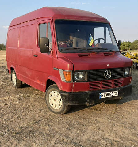 Красный Мерседес T1, объемом двигателя 2.3 л и пробегом 799 тыс. км за 1800 $, фото 1 на Automoto.ua