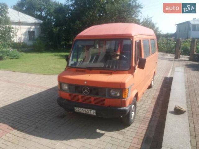 Красный Мерседес T1, объемом двигателя 2.9 л и пробегом 378 тыс. км за 1800 $, фото 1 на Automoto.ua