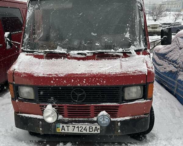 Красный Мерседес T1, объемом двигателя 2.4 л и пробегом 430 тыс. км за 2200 $, фото 1 на Automoto.ua