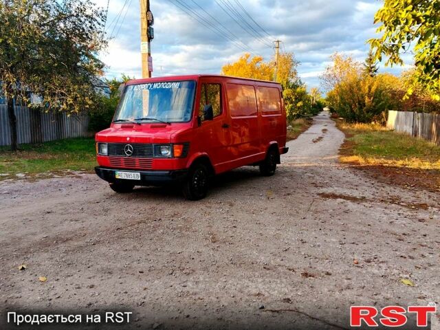 Красный Мерседес T1, объемом двигателя 2.3 л и пробегом 0 тыс. км за 2900 $, фото 1 на Automoto.ua