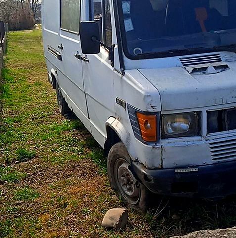 Мерседес T1, объемом двигателя 2.3 л и пробегом 0 тыс. км за 2400 $, фото 1 на Automoto.ua