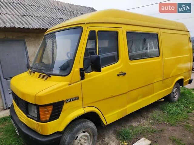 Желтый Мерседес T1, объемом двигателя 2.4 л и пробегом 450 тыс. км за 2500 $, фото 1 на Automoto.ua