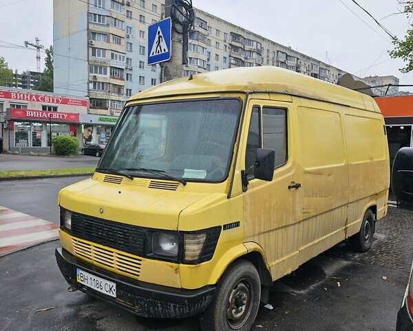 Жовтий Мерседес T1, об'ємом двигуна 2.3 л та пробігом 600 тис. км за 2700 $, фото 1 на Automoto.ua