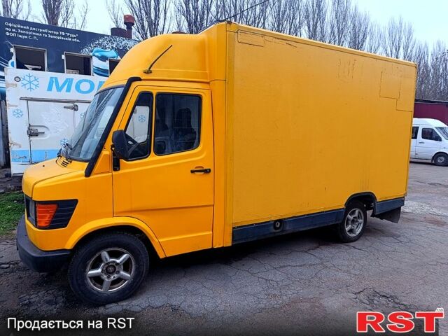 Желтый Мерседес T1, объемом двигателя 2.3 л и пробегом 0 тыс. км за 3500 $, фото 1 на Automoto.ua