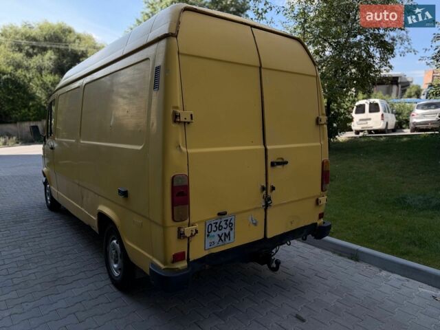 Желтый Мерседес T1, объемом двигателя 2.4 л и пробегом 379 тыс. км за 2200 $, фото 1 на Automoto.ua