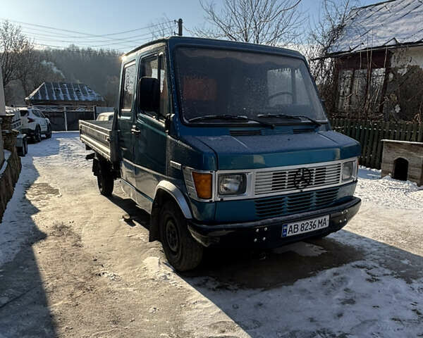 Синий Мерседес T1, объемом двигателя 2.4 л и пробегом 500 тыс. км за 4950 $, фото 1 на Automoto.ua