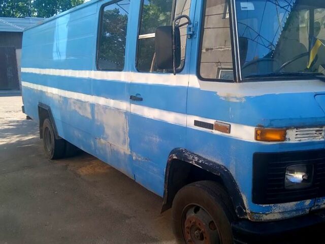 Синий Мерседес T1, объемом двигателя 3.8 л и пробегом 580 тыс. км за 6000 $, фото 1 на Automoto.ua