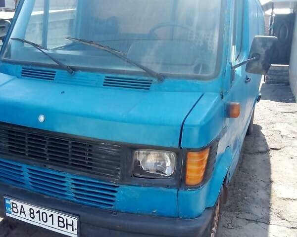 Синий Мерседес T1, объемом двигателя 3 л и пробегом 300 тыс. км за 2800 $, фото 1 на Automoto.ua