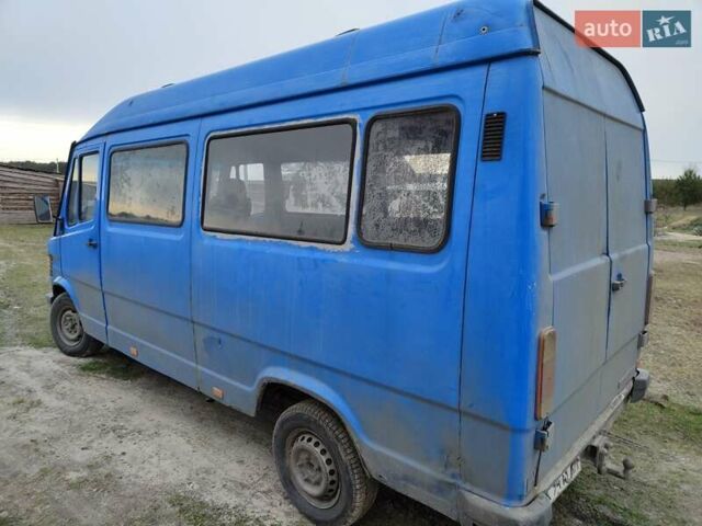 Синій Мерседес T1, об'ємом двигуна 2.9 л та пробігом 360 тис. км за 3000 $, фото 1 на Automoto.ua