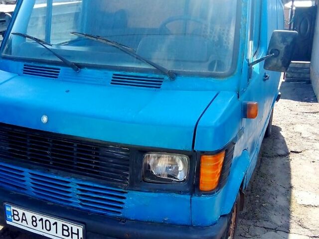 Синий Мерседес T1, объемом двигателя 3 л и пробегом 921 тыс. км за 3000 $, фото 1 на Automoto.ua