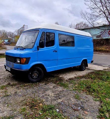 Синий Мерседес T1, объемом двигателя 2.3 л и пробегом 100 тыс. км за 4000 $, фото 1 на Automoto.ua