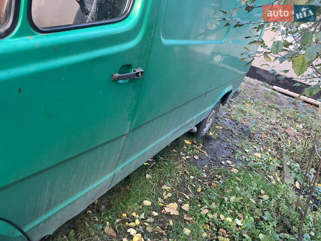 Зеленый Мерседес T1, объемом двигателя 2.3 л и пробегом 300 тыс. км за 1700 $, фото 1 на Automoto.ua