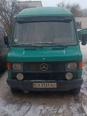 Зелений Мерседес T1, об'ємом двигуна 2.3 л та пробігом 490 тис. км за 2000 $, фото 1 на Automoto.ua