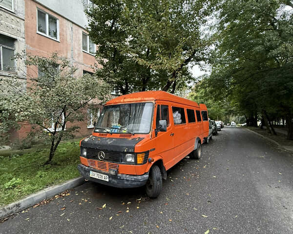 Помаранчевий Мерседес T1, об'ємом двигуна 2.9 л та пробігом 700 тис. км за 2200 $, фото 1 на Automoto.ua