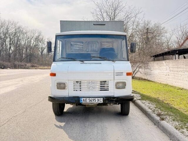 Белый Мерседес T2, объемом двигателя 3.2 л и пробегом 530 тыс. км за 3900 $, фото 1 на Automoto.ua