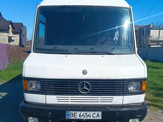 Білий Мерседес T2, об'ємом двигуна 4 л та пробігом 350 тис. км за 4900 $, фото 1 на Automoto.ua