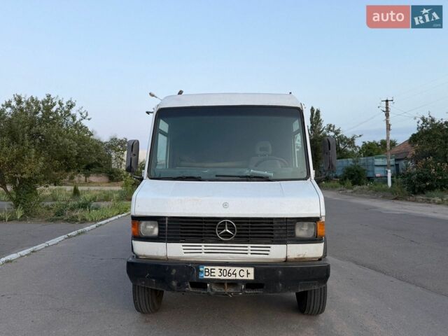 Белый Мерседес T2, объемом двигателя 4 л и пробегом 300 тыс. км за 4500 $, фото 1 на Automoto.ua