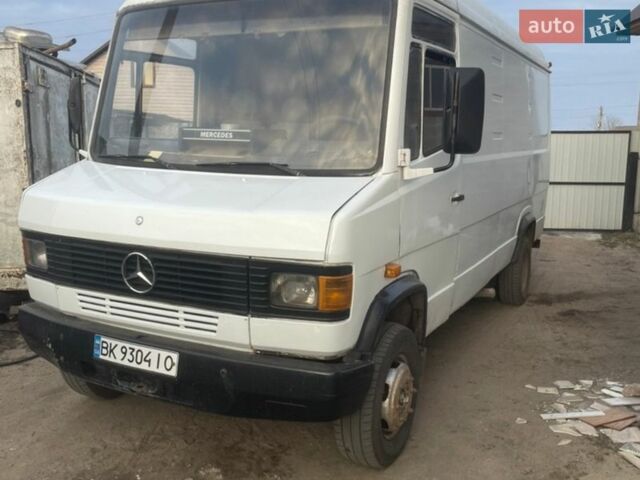 Белый Мерседес T2, объемом двигателя 3.97 л и пробегом 480 тыс. км за 6300 $, фото 1 на Automoto.ua