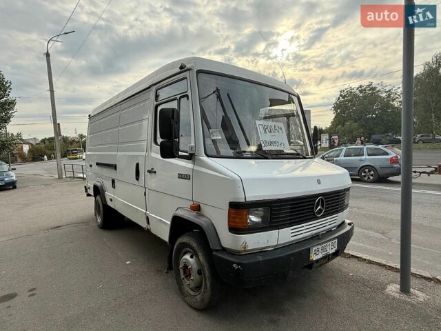 Белый Мерседес T2, объемом двигателя 4 л и пробегом 634 тыс. км за 5500 $, фото 1 на Automoto.ua