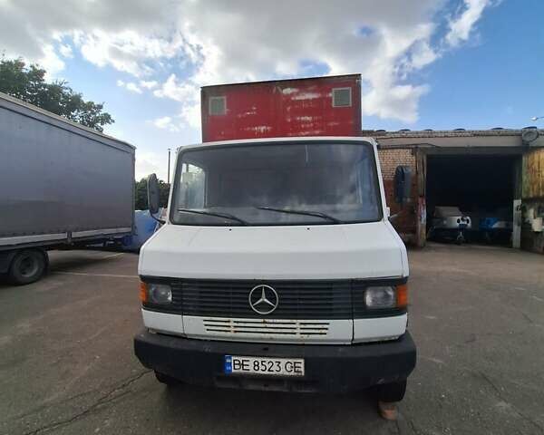 Белый Мерседес T2, объемом двигателя 4 л и пробегом 411 тыс. км за 5500 $, фото 1 на Automoto.ua