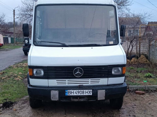 Белый Мерседес T2, объемом двигателя 4 л и пробегом 270 тыс. км за 6500 $, фото 1 на Automoto.ua
