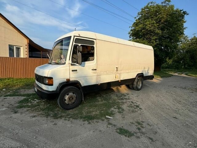 Білий Мерседес T2, об'ємом двигуна 4 л та пробігом 200 тис. км за 3300 $, фото 1 на Automoto.ua